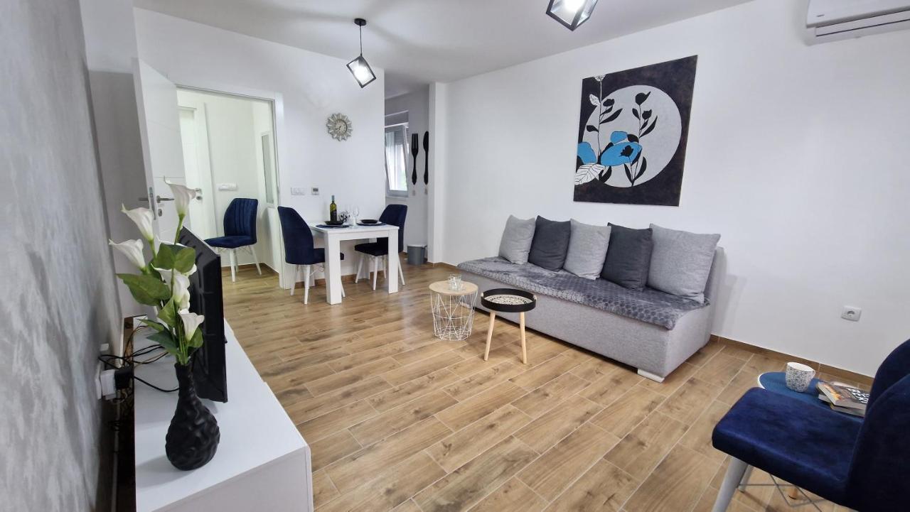 Apartman Astra Sremska Mitrovica Exterior photo
