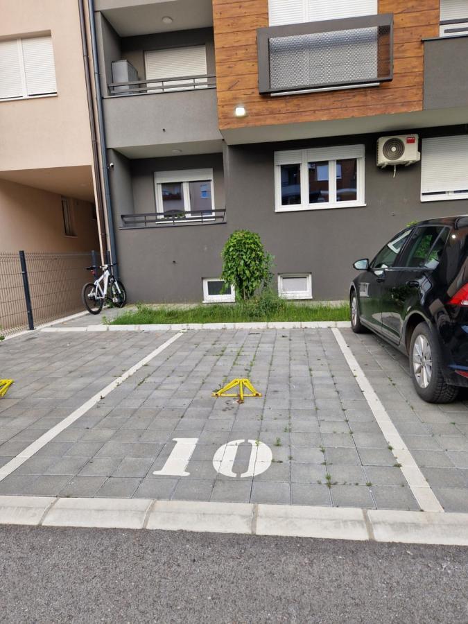 Apartman Astra Sremska Mitrovica Exterior photo